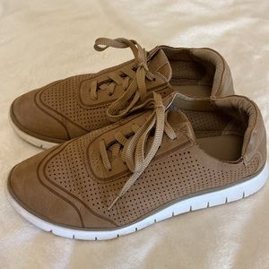 Tan or nude Vionic sneakers